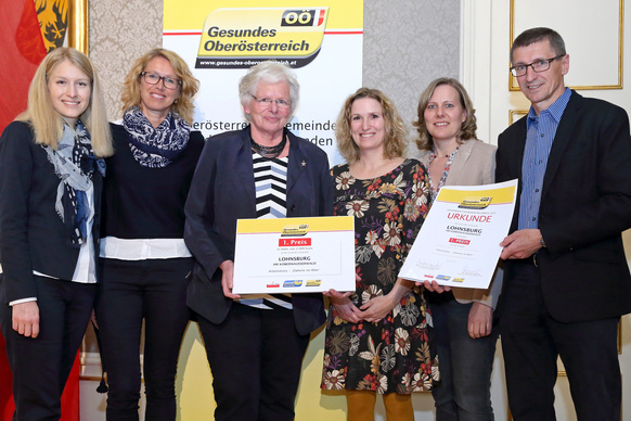 Preisträger der Gemeinde Lohnsburg mit Landesrätin Mag. Haberlander