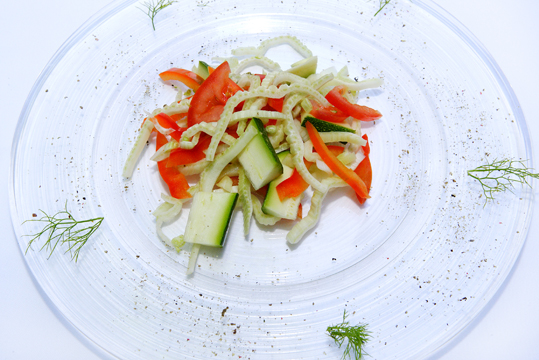 Lauwarmer mediterraner Salat (Quelle: Foto: Land OÖ, Linschinger
