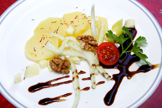Salat aus Safranerdäpfel, Birnen und Fenchel (Quelle: Foto: Land OÖ, Linschinger
